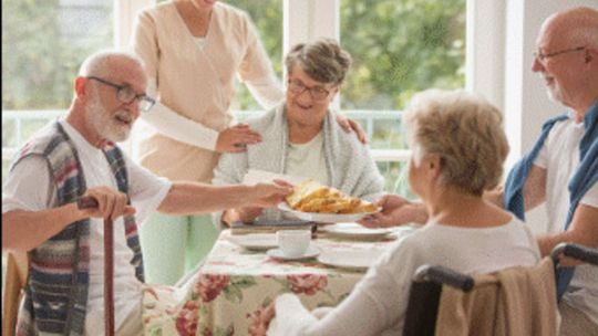 Senior cały dzień sam w domu? To często pierwszy sygnał, że trzeba coś zmienić