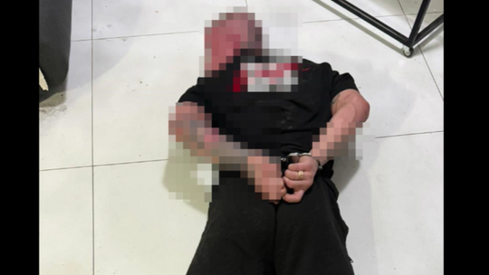 Słomniki, brutalny atak w Słomnikach, powiat krakowski, policja zatrzymała sprawców brutalnego pobicia w Słomnikach, napadli na 39-latka podczas snu, bili 39-latka młotkiem