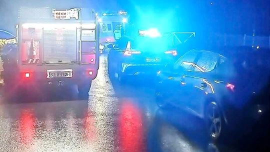 Śmiertelny wypadek w Starej Wsi. Samochód uderzył w drzewo