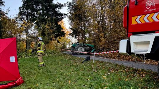 Śmiertelny wypadek w Wilkowisku. Ciągnik przygniótł 64-latka [ZDJĘCIA]