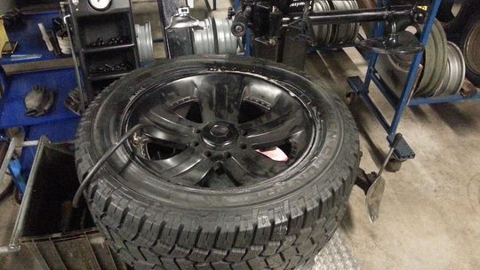 Opony zimowe, zmiana opon na zimowe, wulkanizator, wulkanizacja, zmiana opon, dlaczego warto zmienić opony, poradnik