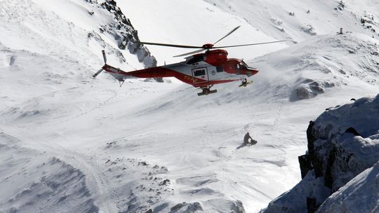 Tatry, śnieg, zamknięty tatrzański park narodowy, duże opady śniegu w Tatrach, zagrożenie lawinowe w Tatrach, na sygnale, zakaz wstępu