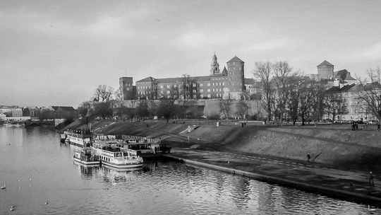 Bulwary wiślane, Kraków, martwy bezdomny na bulwarach wiślanych, policja, prokuratura, tragedia, tragiczne odkrycie