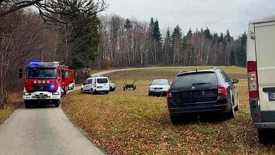 Sądecczyzna, skrzętla rojówka, wypadek w powiecie limanowskim, wypadek śmiertelny w powiecie limanowskim, na sygnale, akcja ratunkowa