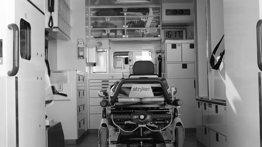 Zawoja, pogotowie ratunkowe, na sygnale, tragiczny wypadek, śmierć w Zawoi, wypadek na budowie, upadek z rusztowania