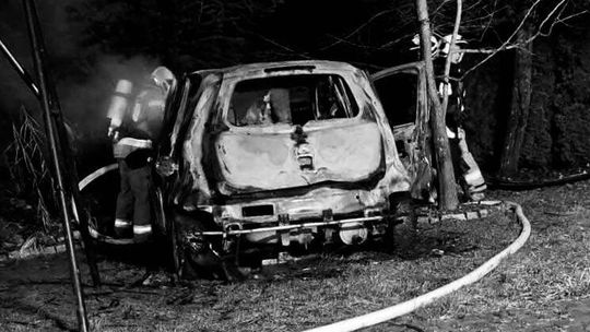 Tragiczna wigilijna noc w Sadkowej Górze: Małżeństwo zginęło w płonącym samochodzie