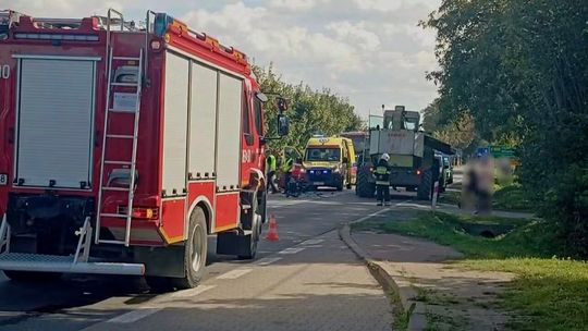 Tragiczny wypadek w Makowie. Motocyklista zginął po zderzeniu z kombajnem