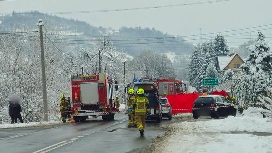 Mszana Górna, powiat limanowski, wypadek drogowy, śmiertelny wypadek, śmierć na drodze, nie żyje 65-letnia kobieta