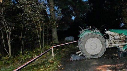 Tragiczny wypadek w Wilkowisku. Nie żyje 64-letni kierowca ciągnika
