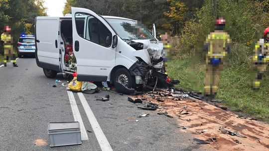 Tragiczny wypadek w Żuradzie. Nie żyje kobieta, droga DW 791 zablokowana [ZDJĘCIA]