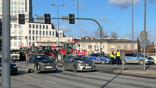 Protest rolników, Małopolska, Kraków, wielki proces rolników, rolnictwo walczą o swoje prawa, utrudnienia w ruchu w Krakowie, utrudnienia w ruchu, stolica Małopolski