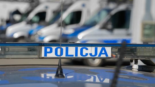 Uciekł w zarośla po rozbiciu auta na A4 pod Krakowem. Zostawił żonę i dzieci