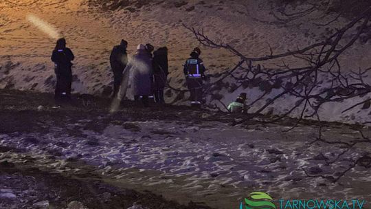 Tarnów, 70-letni mężczyzna w rzece, nocna akcja w Tarnowie, wieczorna akcja w Tarnowie, akcja ratunkowa w Tarnowie, nietypowe zdarzenie w Tarnowie
