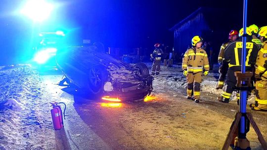 Biały Dunajec, Podhale, dachowanie samochodu osobowego, wypadek drogowy, dachowanie samochodu, powiat tatrzański, Tatry
