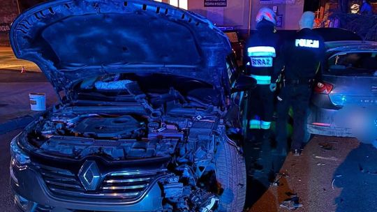 Rączna, powiat krakowski, wypadek drogowy, zderzenie samochodów, na sygnale, kolizja drogowa, poszkodowane osoby