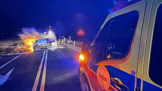 Brzeg, powiat brzeski, tragedia w powiecie brzeskim, nie żyje 6 osób, tragedia w wigilię, wigilijna tragedia, spłonęli żywcem w samochodzie