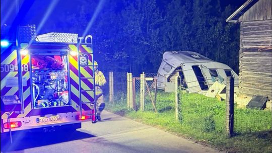 Wybuch butli gazowej w przyczepie kempingowej w Krzykawce. Jedna osoba w szpitalu [ZDJĘCIA]