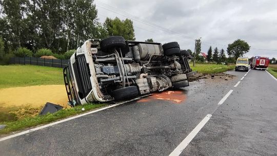 wypadek ciężarówki Słupiec, wypadek DW 982, przewrócona ciężarówka zboże, kierowca z promilem alkoholu, Dąbrowa Tarnowska wypadek