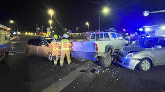 Krzeszowice, wypadek drogowy, zderzenie trzech samochodów, akcja ratunkowa, akcja służb, na sygnale, wypadek dobranoc