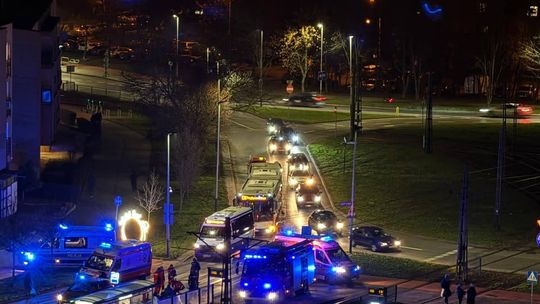 Rondo Piastowskie, Mistrzejowice, wypadek w mistrzejowicach, potrącenie pieszego w Krakowie, akcja ratunkowa, wypadek drogowy, potrącenie w rejonie ronda piastowskiego