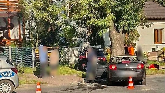 Wypadek w Bolesławiu. Trzy osoby zostały poszkodowane [ZDJĘCIA]