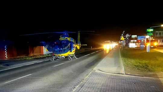 Kryspinów, powiat krakowski, gmina liszki, potrącenie pieszego, śmigłowiec LPR, ratownik 6, samochód osobowy potrącił pieszego w Kryspinowie