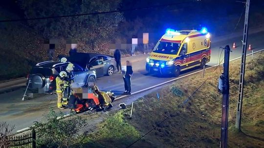 Wypadek w Podsarniu. Czołowe zderzenie dwóch samochodów, jedna osoba ranna [ZDJĘCIA]