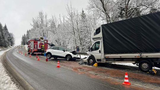 Wypadek w zimowych warunkach na terenie Białki Tatrzańskiej. Dwie osoby ranne [FOTO]