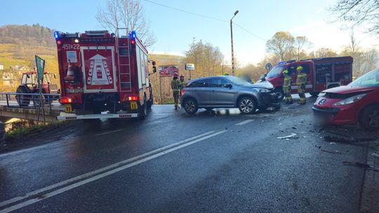 Mszana Górna, DW968, powiat limanowski, wypadek drogowy, wypadek, zderzenie dwóch samochodów osobowych, utrudnienia drogowe