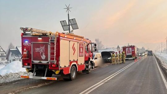 Zakopianka, Szaflary, zderzenie samochodów na Zakopiance w Szaflarach, Podhale, wypadek drogowy, kolizja drogowa