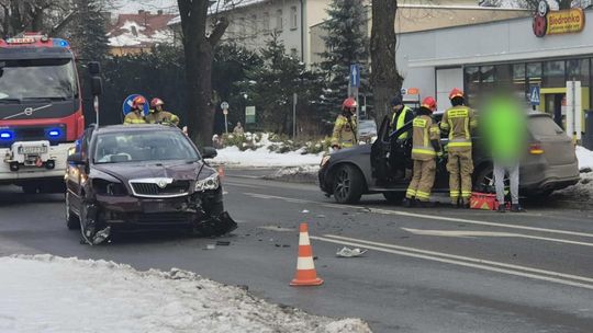 Sucha Beskidzka, na sygnale, akcja ratunkowa, akcja policji, wypadek drogowy, na sygnale, akcja ratownicza