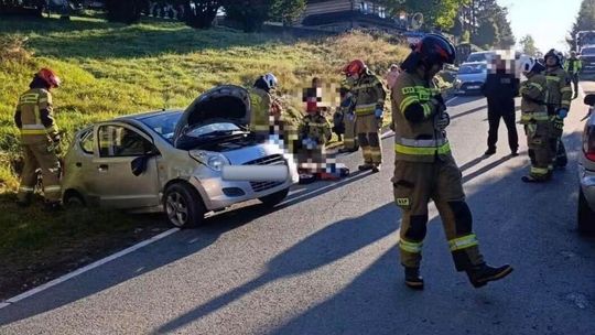 Zderzenie dwóch samochodów w Dzianiszu. Jedna osoba poszkodowana [ZDJĘCIA]