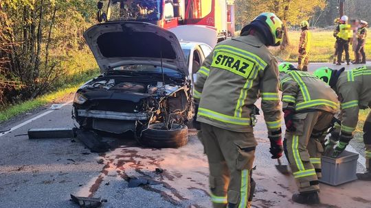Zderzenie dwóch samochodów w Maszkienicach. Jedna osoba trafiła do szpitala [ZDJĘCIA]