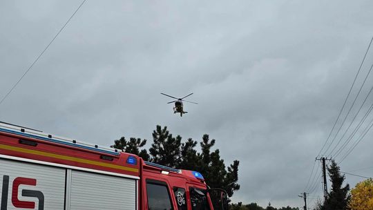 Zderzenie dwóch samochodów w Świątnikach Górnych. Jedna osoba trafiła do szpitala [FOTO]