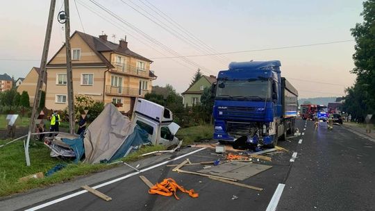 wypadek w powiecie brzeskim, Uszew, wypadek w Uszwi, karambol, powiat brzeski, akcja ratunkowa, akcja ratownicza, samochód ciężarowy, samochód dostawczy, samochód osobowy