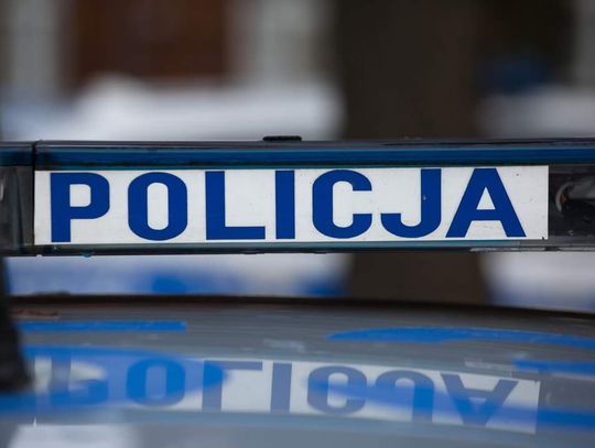 Na zdjęciu część radiowozu Policji z sygnałami świetlnymi