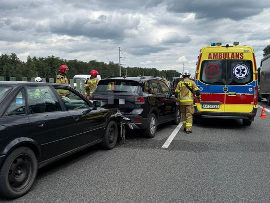wypadek A4, wypadek Małopolska, autostrada A4 korek, wypadek Bieżanów, 429 km A4, zderzenie aut A4, utrudnienia na A4, wypadek Rzeszów kierunek, wypadek 7 aut, wypadek na autostradzie, co się stało na A4, policja A4, służby ratunkowe A4, objazdy A4, Google Discovery A4, M jak Małopolska wypadek