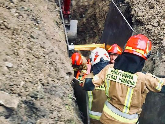wypadek Limanowa, ul. Polna Limanowa, zasypany w wykopie, wypadek budowlany, akcja ratunkowa Limanowa