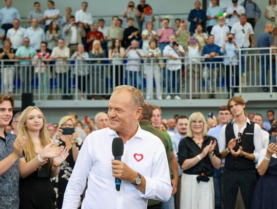 alkotubki, KPO dotacje, Donald Tusk, Szymon Hołownia, afera, skandal, Krajowy Plan Odbudowy, Real Siedlce, Voodoo Monkey, pieniądze z UE, dotacja dla firmy, krytyka polityków