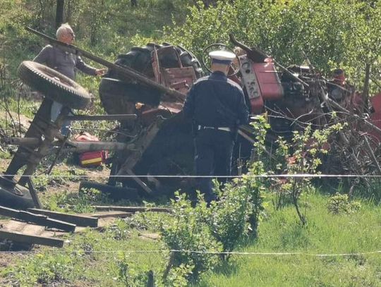 Na zdjęciu ciągnik rolniczy, który uległ wypadkowi w Michałowicach