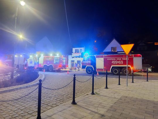 Akcja strażaków na ulicy Rynek w Rabce-Zdroju. Zapalił się olej we frytkownicy [FOTO]