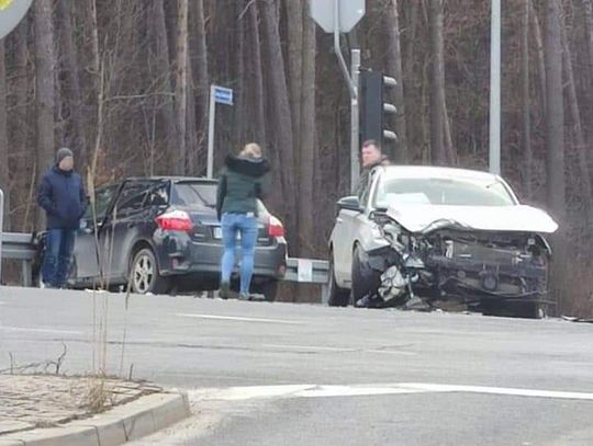 Ale pech! Kolizja osobówki z nieoznakowanym radiowozem w Olkuszu