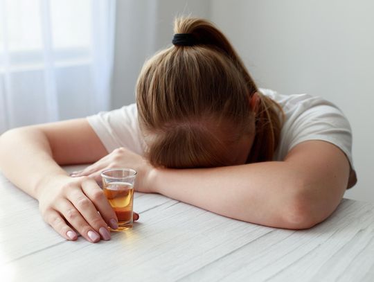 Alkoholik w domu – jak pomóc alkoholikowi?