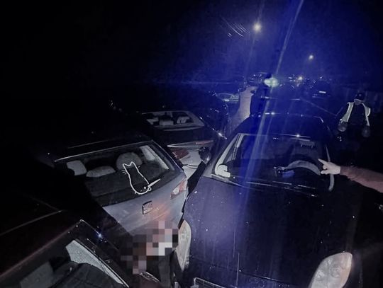 Andrychów, powiat wadowicki, pijana kobieta, pijana dwudziestolatka, pijana kobieta rozbiła samochody na parkingu, stłuczka na parkingu w Andrychowie