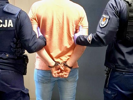 Zatrzymany przez policję mężczyzna.