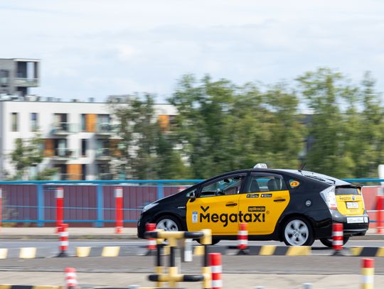 Aplikacja czy telefon? Jak dziś najlepiej zamawiać taksówkę w Krakowie