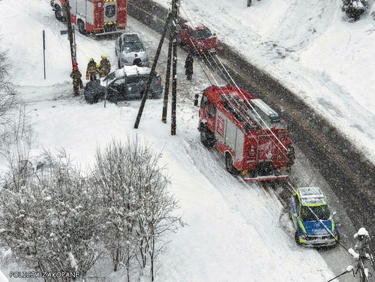 Zakopane, Podhale, powiat tatrzański, atak zimy, trudne warunki na drogach, zima zaskoczyła kierowców