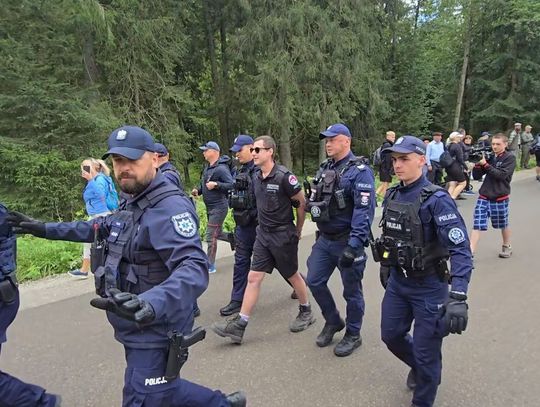 Awantura na drodze do Morskiego Oka. Policja usuwała protestujących DIOZ