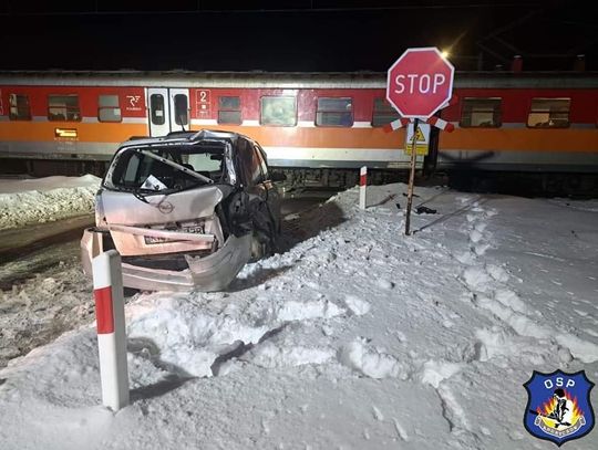 Blisko tragedii w Andrychowie. Osobówka wjechała wprost pod pociąg