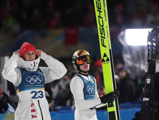 Brązowa rewelacja w Predazzo: Kacper Tomasiak z drugim medalem igrzysk! Kacper Tomasiak, brązowy medal olimpijski dla Kacpra Tomasiaka, Kacper Tomasiak brązowym medalistą Zimowych Igrzysk Olimpijskich, Kamil Stoch, Paweł Wąsek, Domen Prevc